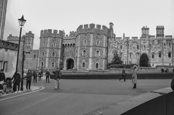 Waiting in the Que, Windsor Castle